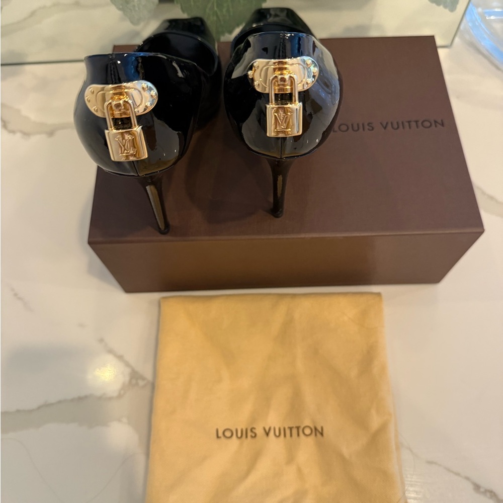 AUTHENTIC LV Louis Vuitton Black Heels with Gold Lock Detail - Picture 16 of 17